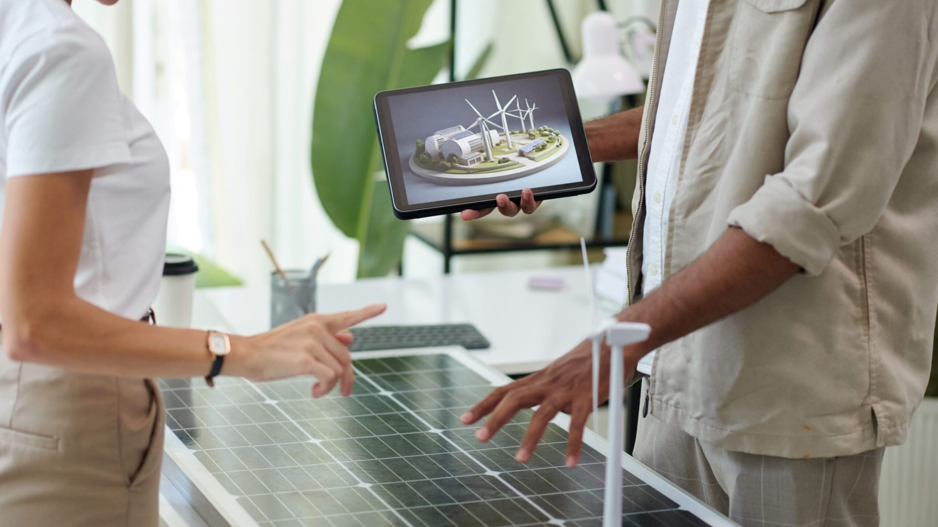 engineer-and-investor-discussing-facility-project-2025-01-29-14-44-36-utc